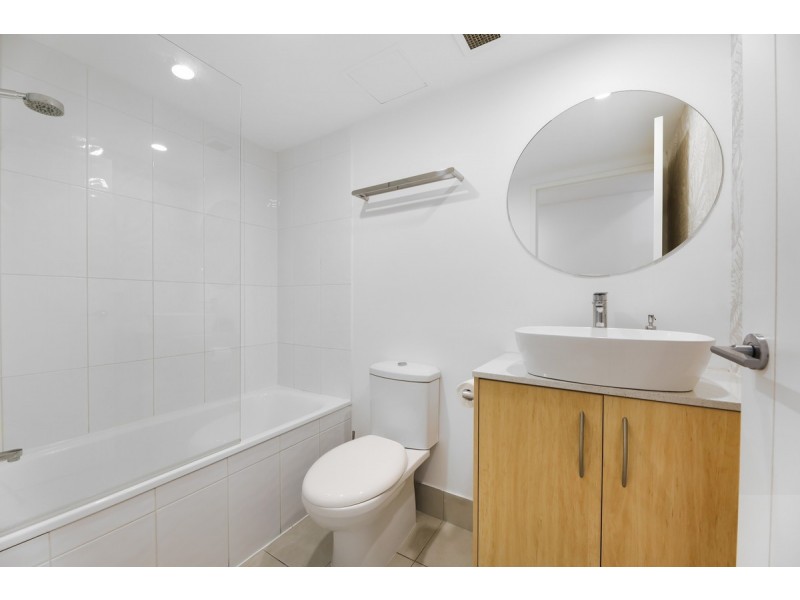 804/41 Labrador Street, Labrador QLD 4215