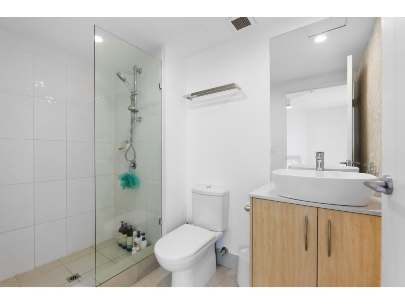 804/41 Labrador Street, Labrador QLD 4215