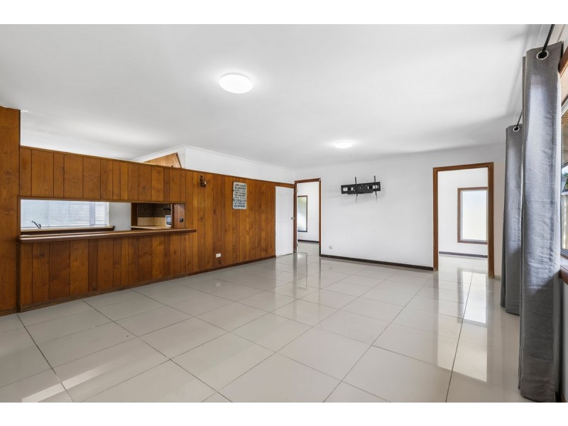 4 Tongarra Street, Southport QLD 4215