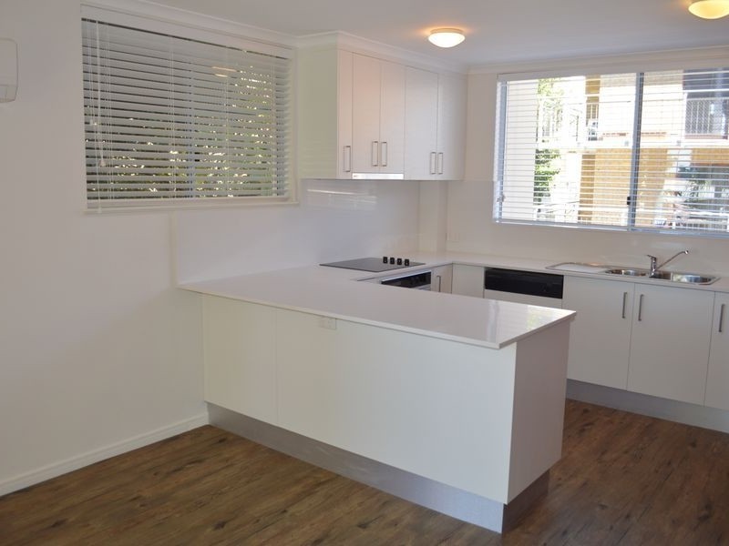 4/14 Lawson Street, Southport QLD 4215