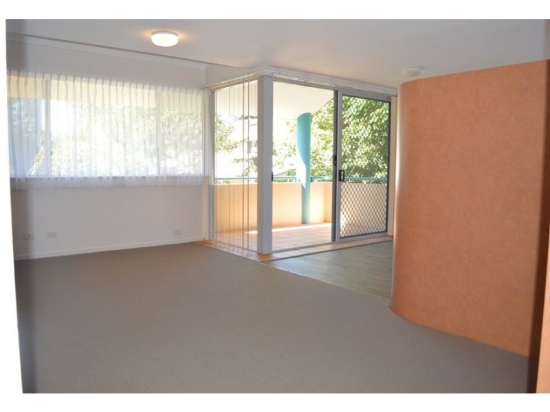 4/14 Lawson Street, Southport QLD 4215