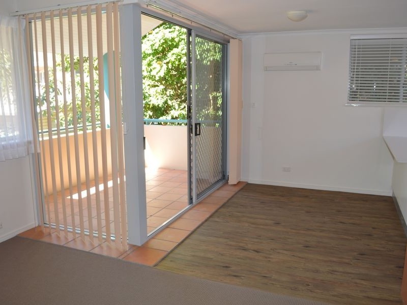 4/14 Lawson Street, Southport QLD 4215