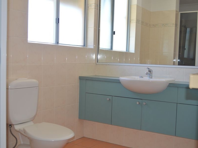 4/14 Lawson Street, Southport QLD 4215