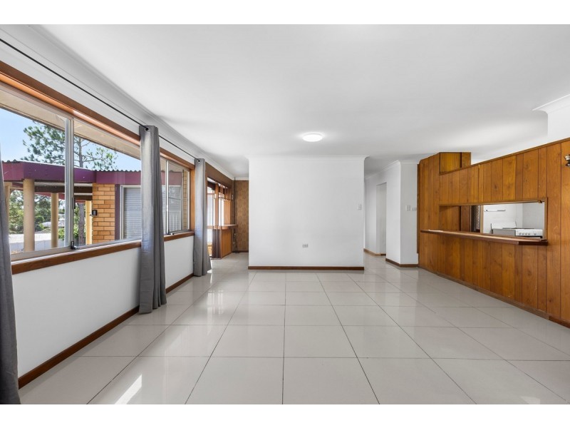 4 Tongarra Street, Southport QLD 4215