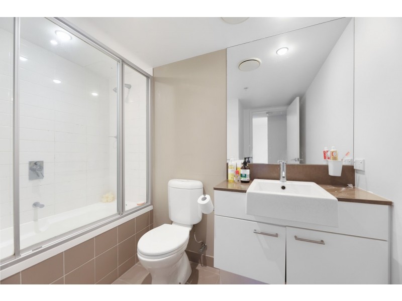 1099/56 Scarborough Street, Southport QLD 4215