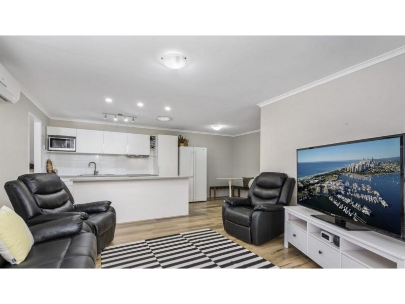 1/179 Olsen Avenue, Labrador QLD 4215
