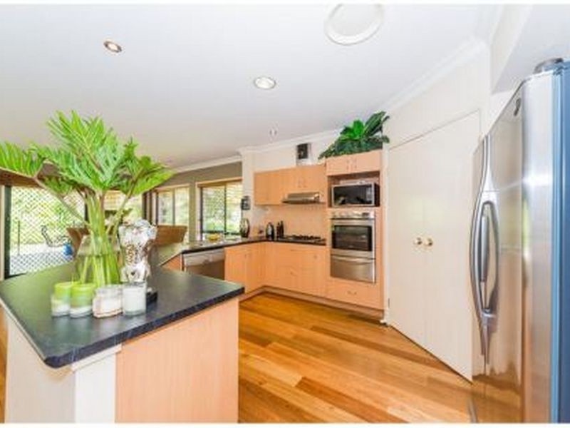 5 Hazel Court, Arundel QLD 4214