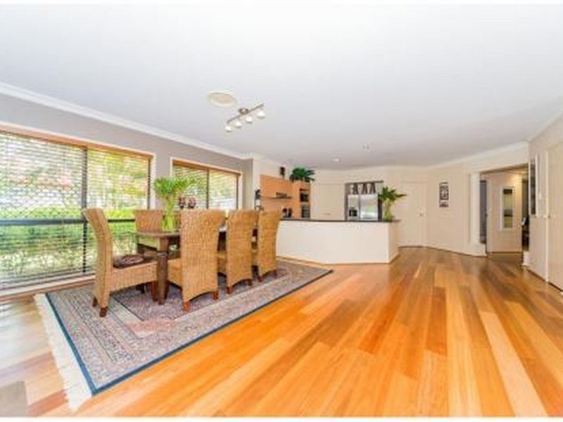 5 Hazel Court, Arundel QLD 4214