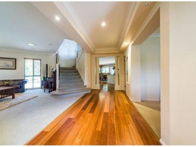 5 Hazel Court, Arundel QLD 4214