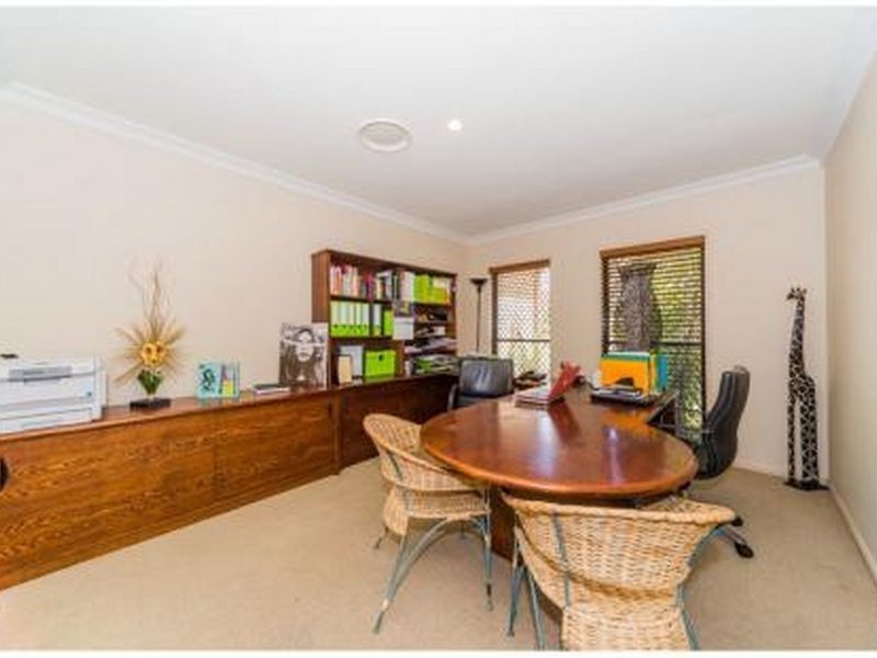 5 Hazel Court, Arundel QLD 4214