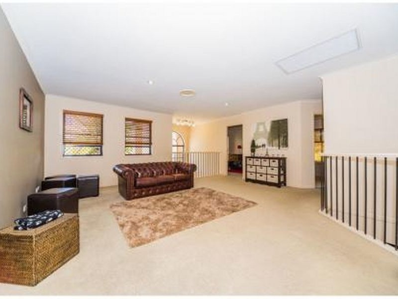 5 Hazel Court, Arundel QLD 4214