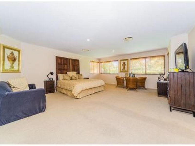 5 Hazel Court, Arundel QLD 4214