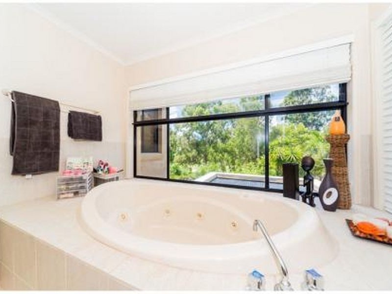 5 Hazel Court, Arundel QLD 4214