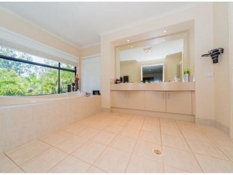 5 Hazel Court, Arundel QLD 4214