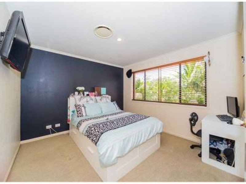 5 Hazel Court, Arundel QLD 4214