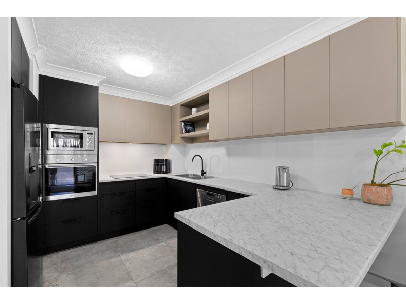 2/15-17 Lloyd Street, Southport QLD 4215