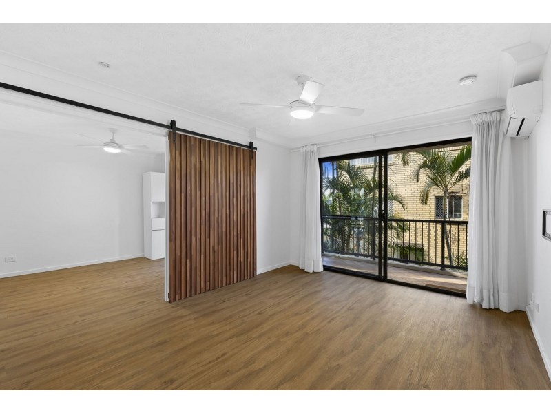 10/27 Chester Terrace, Southport QLD 4215