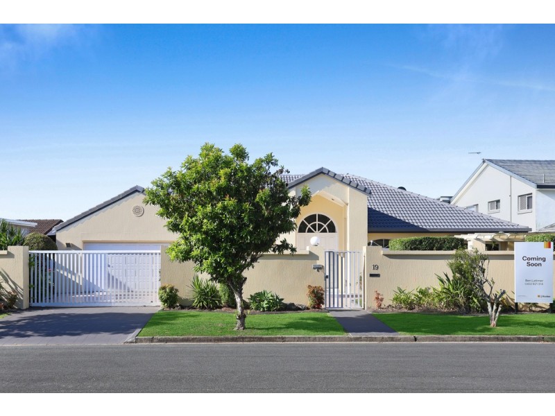 19 Daimler Drive, Bundall QLD 4217