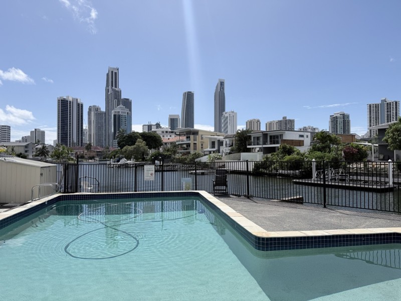 4/5 Holborow Close, Surfers Paradise QLD 4217