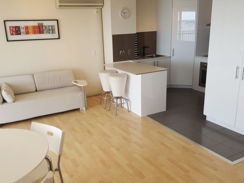 13b/114 Marine Parade, Southport QLD 4215