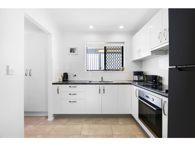 2/8 Brolga Avenue, Southport QLD 4215