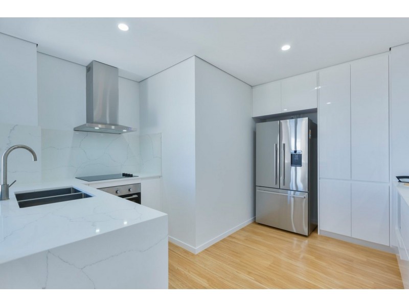 12/294 Marine Parade, Labrador QLD 4215