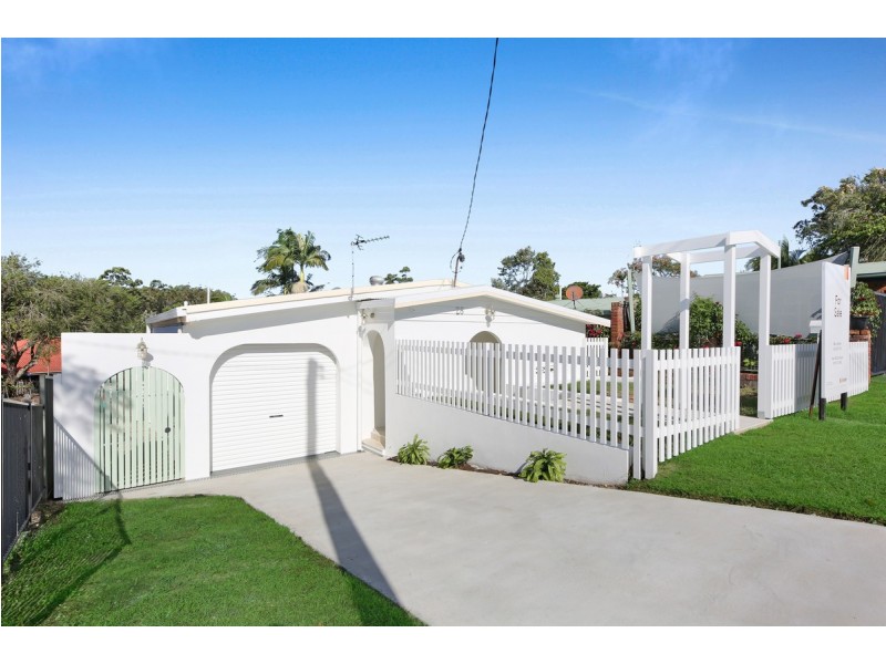 28 Ridgeway Avenue, Southport QLD 4215