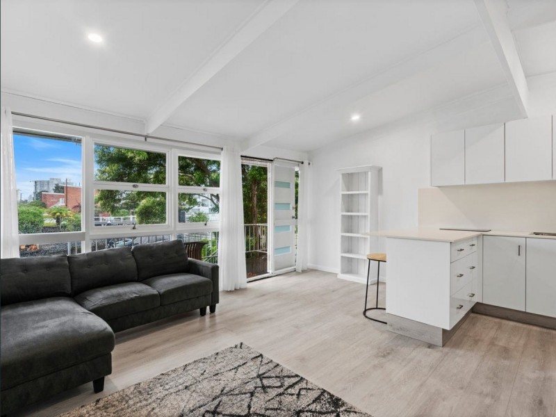 7/5 Holborow Close, Surfers Paradise QLD 4217