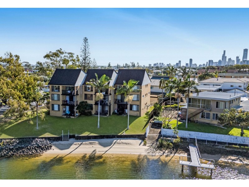 4/18-20 Sunshine Boulevard, Broadbeach Waters QLD 4218