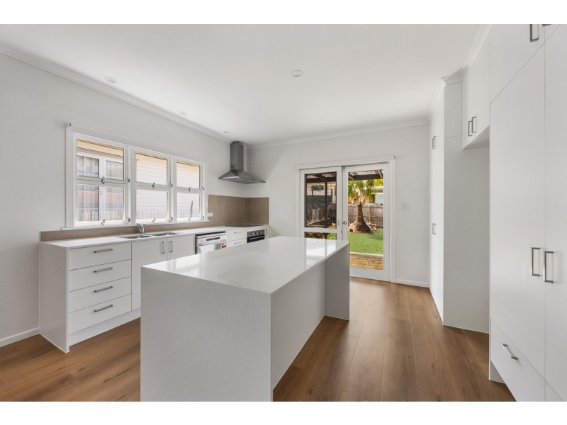 30 Lind Avenue, Southport QLD 4215