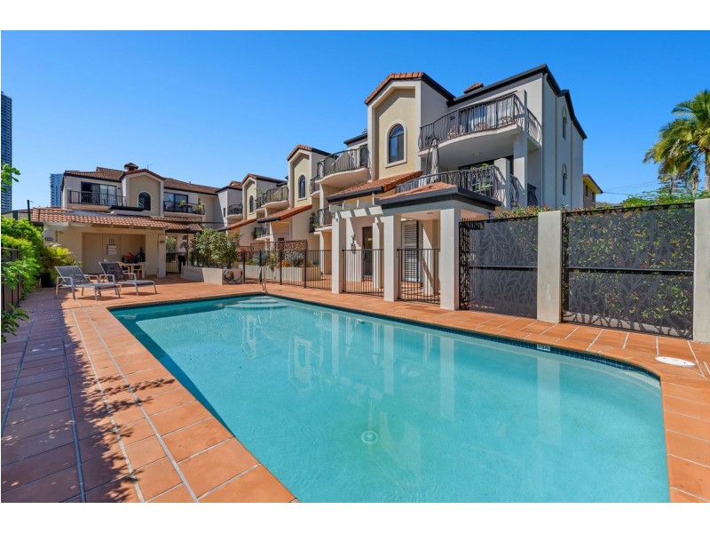 26/33-37 Lenneberg Street, Southport QLD 4215