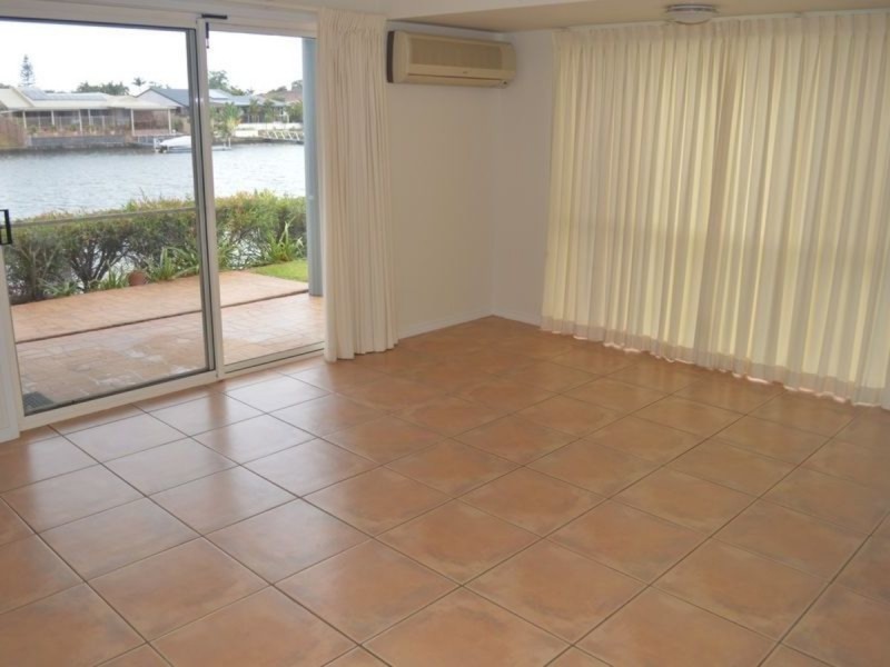 31/82-86 Limetree Parade, Runaway Bay QLD 4216