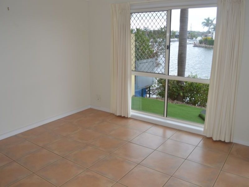31/82-86 Limetree Parade, Runaway Bay QLD 4216