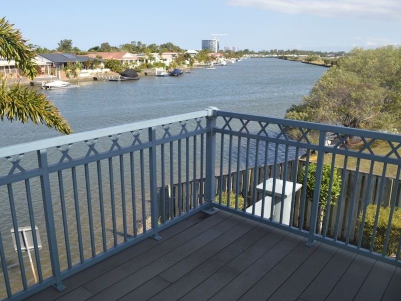 31/82-86 Limetree Parade, Runaway Bay QLD 4216