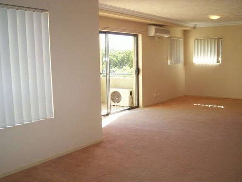 8/25 Chester Terrace, Southport QLD 4215