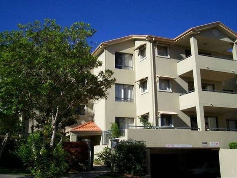8/25 Chester Terrace, Southport QLD 4215