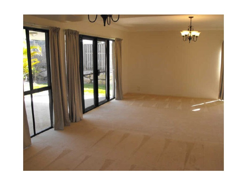 6 Blackheath Terrace, Pacific Pines QLD 4211