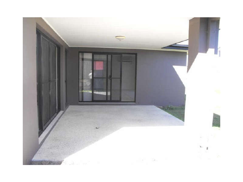 6 Blackheath Terrace, Pacific Pines QLD 4211