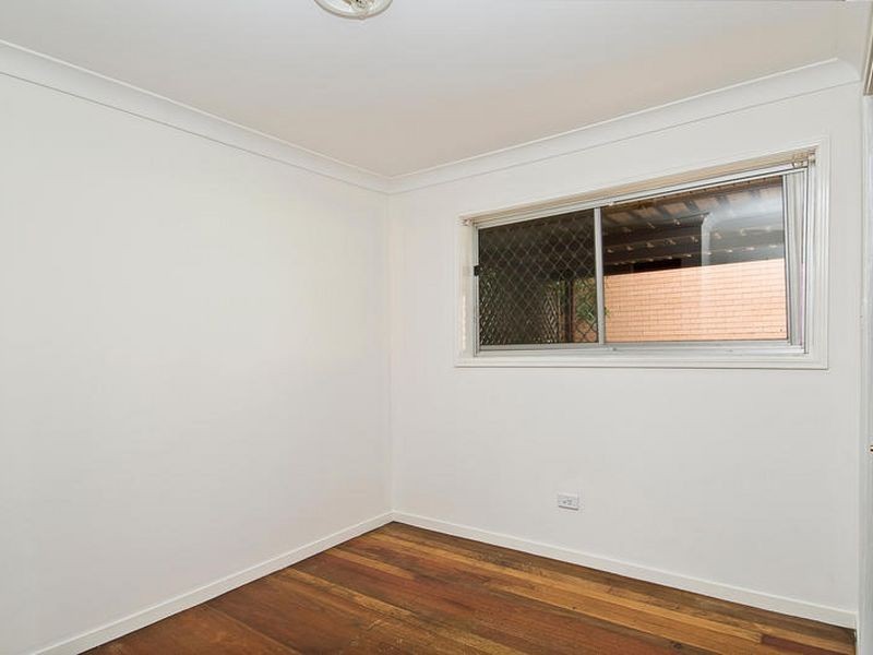 28 Lara Avenue, Southport QLD 4215