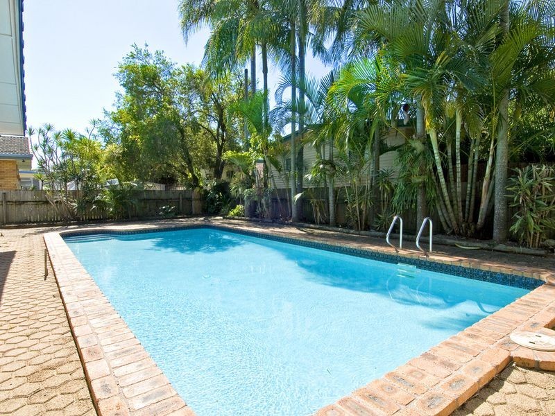 1 Grace Avenue, Labrador QLD 4215