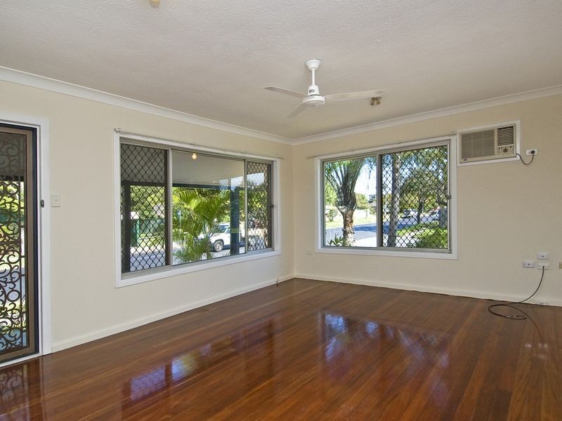 1 Grace Avenue, Labrador QLD 4215
