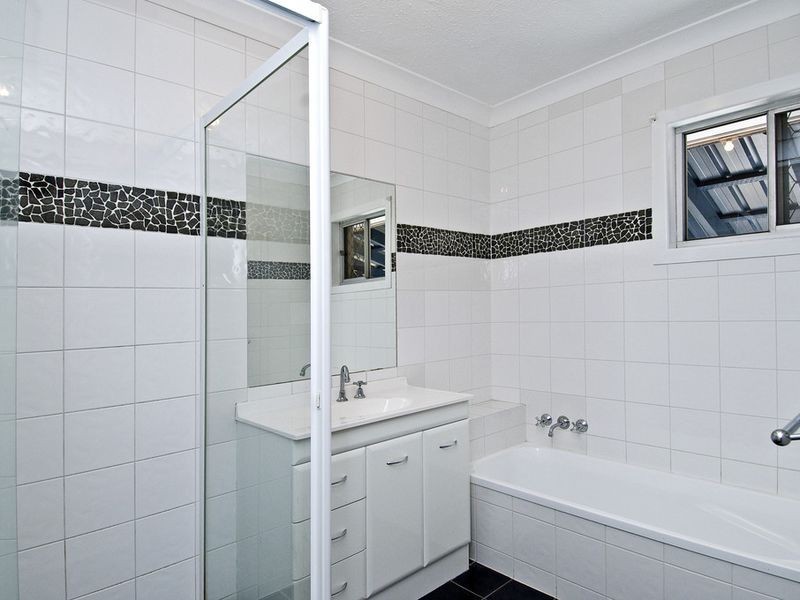 1 Grace Avenue, Labrador QLD 4215