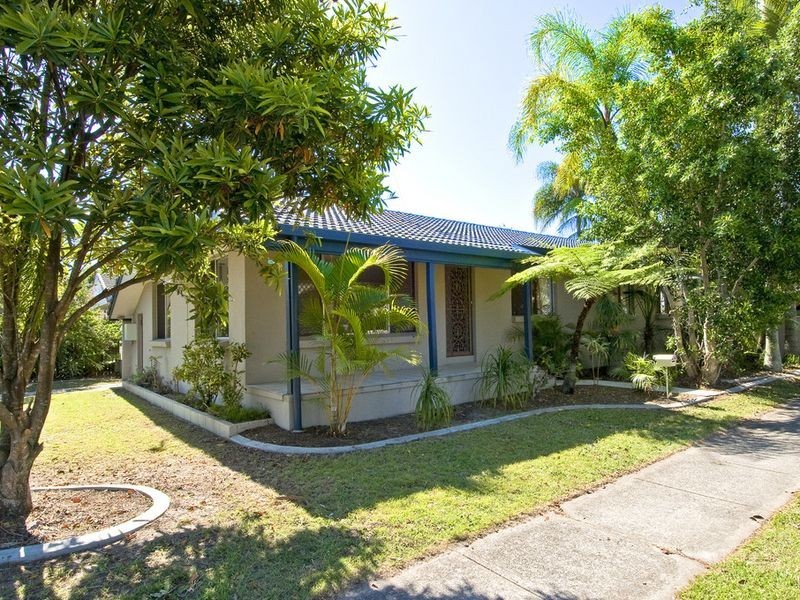 1 Grace Avenue, Labrador QLD 4215