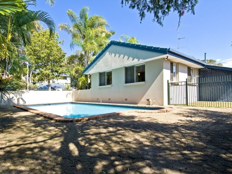 1 Grace Avenue, Labrador QLD 4215