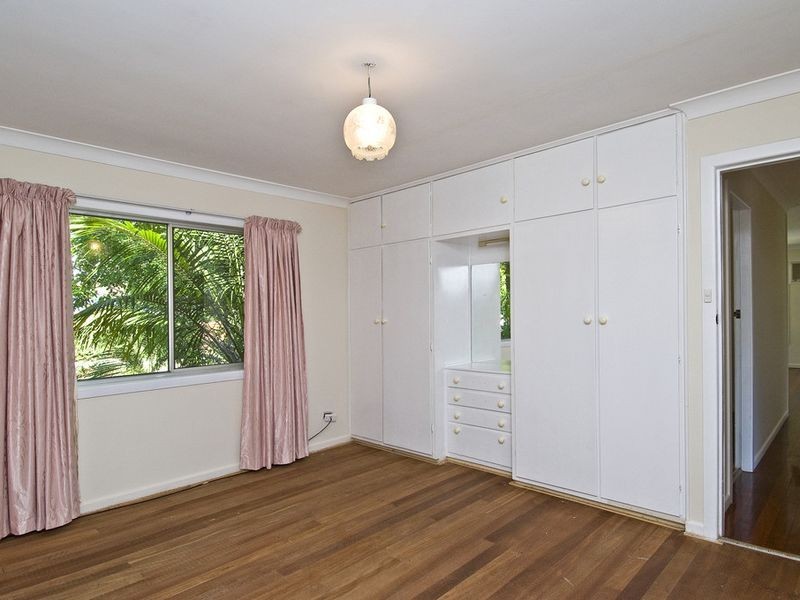 1 Grace Avenue, Labrador QLD 4215