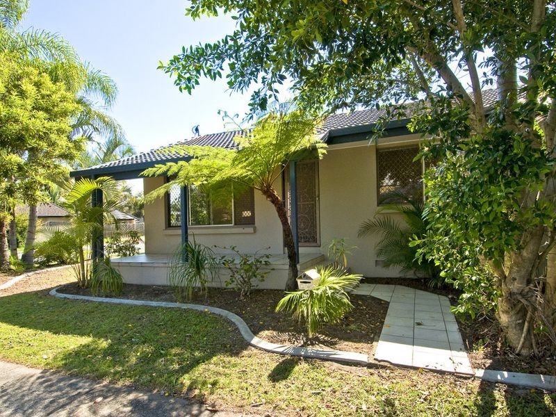 1 Grace Avenue, Labrador QLD 4215