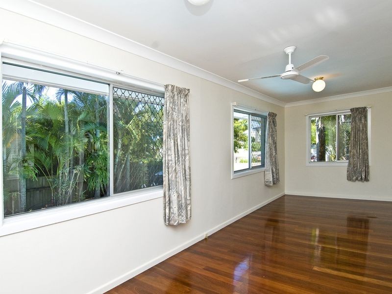 1 Grace Avenue, Labrador QLD 4215