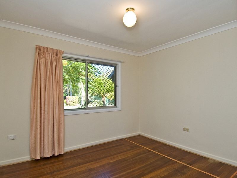 1 Grace Avenue, Labrador QLD 4215