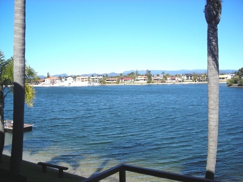 11/17 Duet Drive, Mermaid Waters QLD 4218