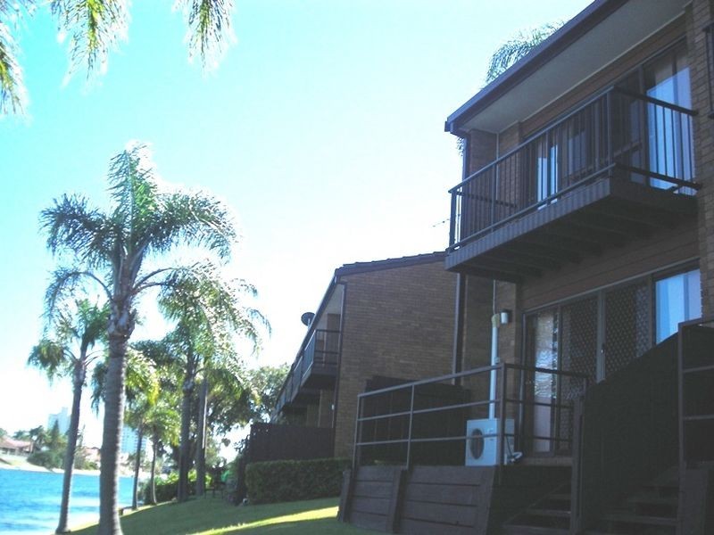 11/17 Duet Drive, Mermaid Waters QLD 4218